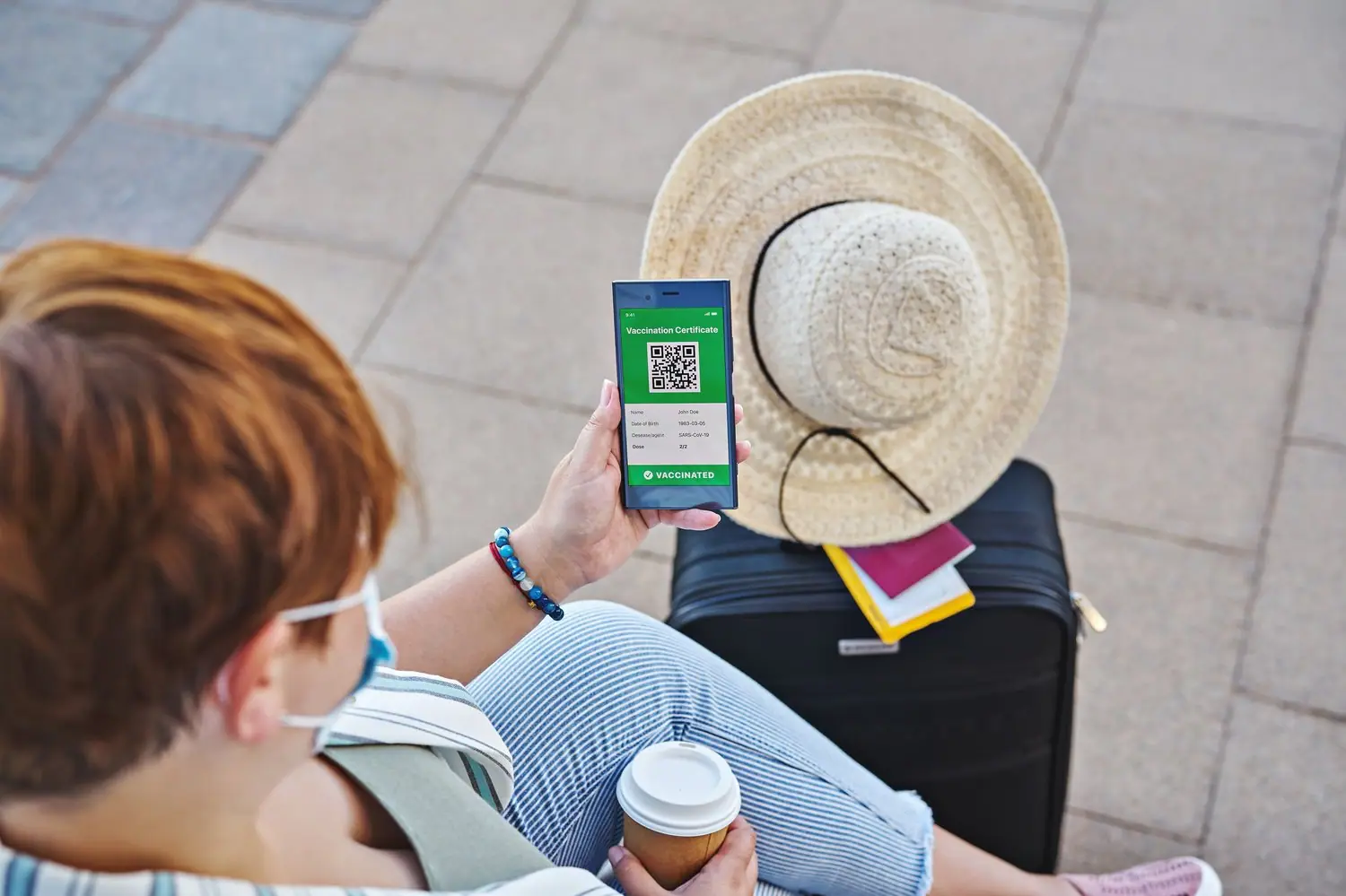 Bezpieczne korzystanie z publicznego Wi-Fi - poradnik dla podróżujących