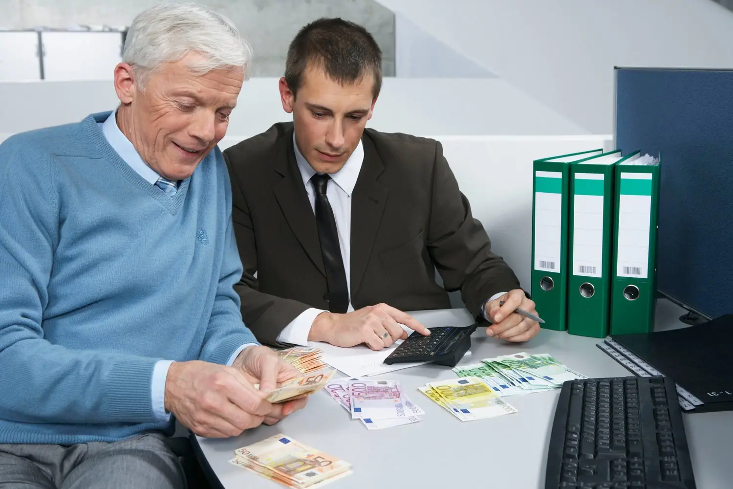 Elektroniczne płatności dla seniorów - bezpieczne korzystanie z bankowości online