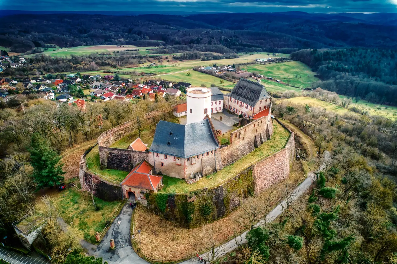 Turystyka historyczna - szlakiem zapomnianych zabytków Polski
