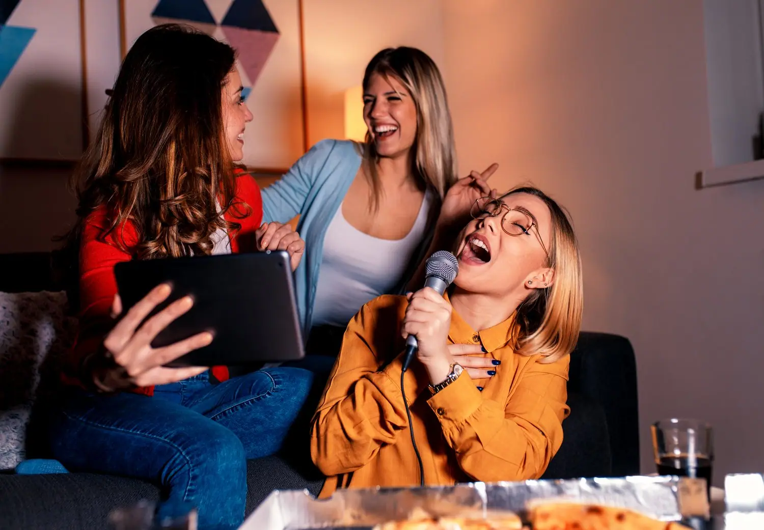 Organizacja sąsiedzkich wieczorów karaoke - praktyczny przewodnik rozrywkowy