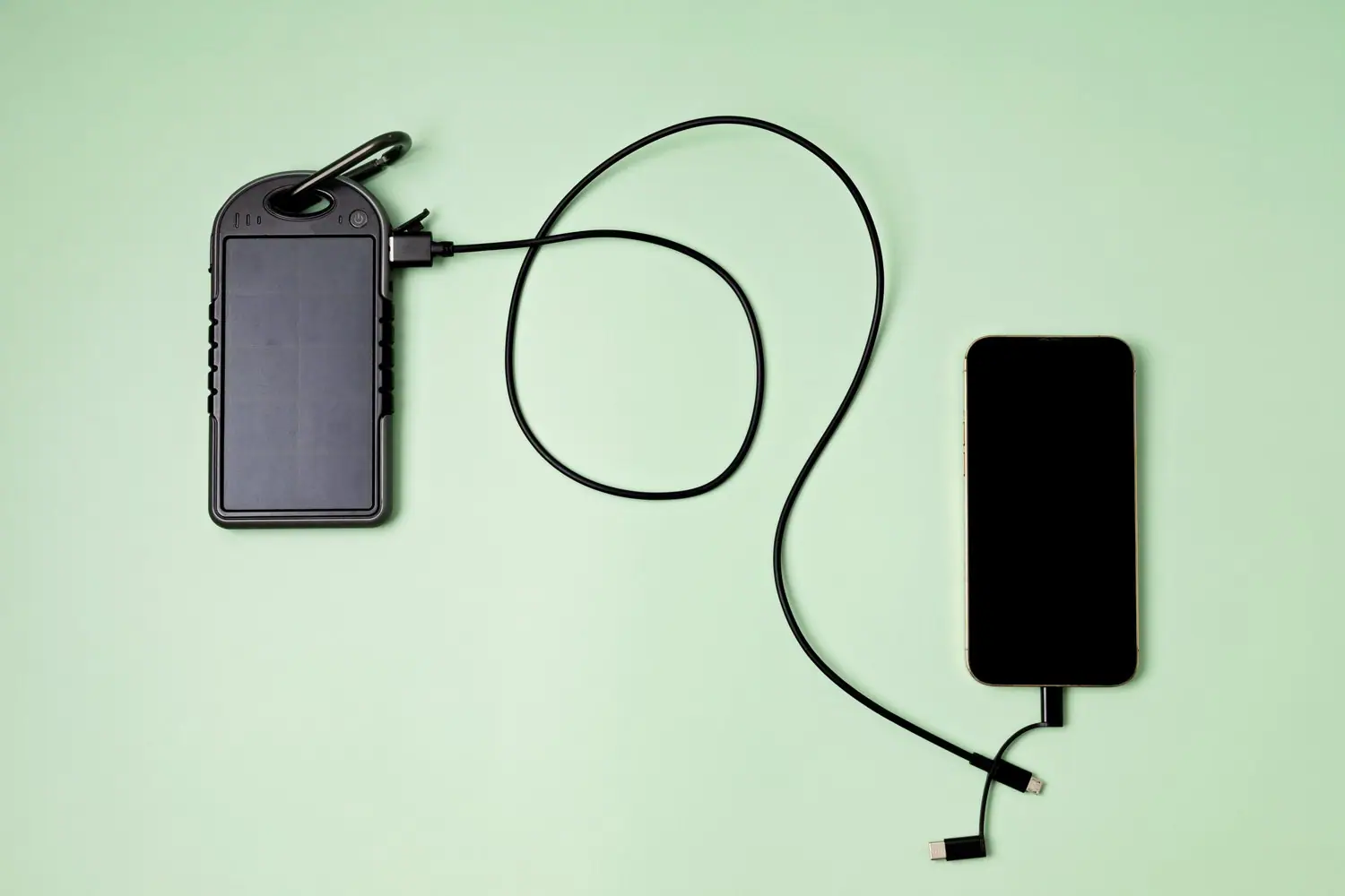 Jak wybrać odpowiedni powerbank do długich podróży - porady dla turystów